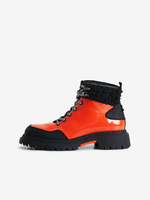 Desigual Trekking White Ghete pe gleznă